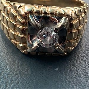 Men’s Size 10 solitary diamond 14k gold ring